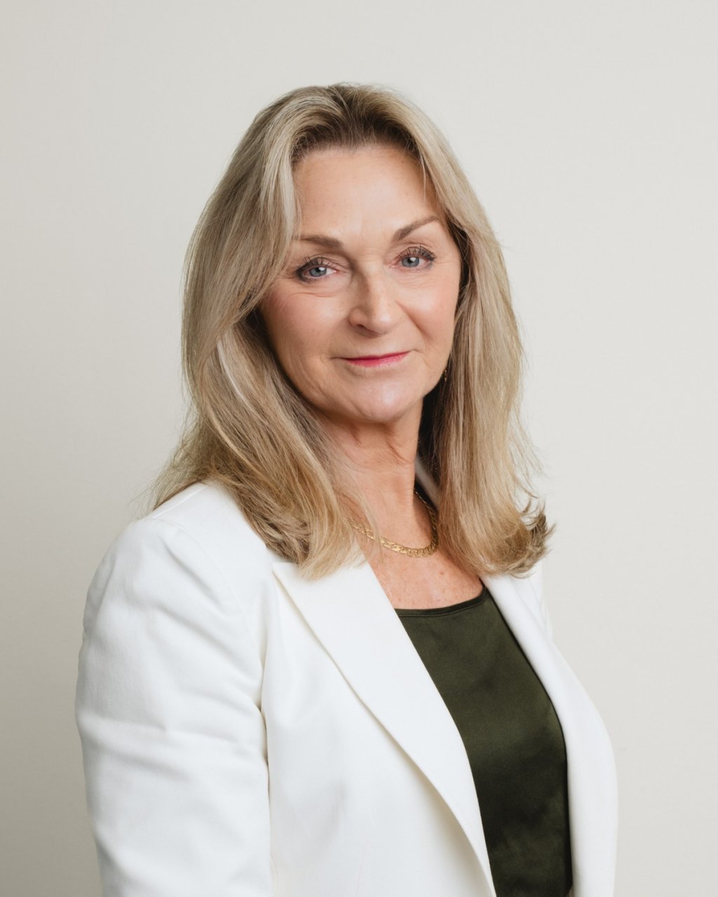 Photo of Robyn Karam.